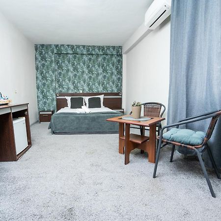 Family Hotel Central Choumen Extérieur photo