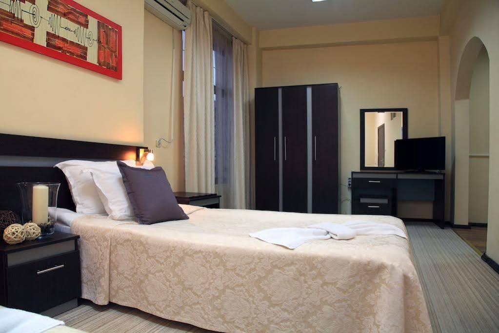 Family Hotel Central Choumen Extérieur photo
