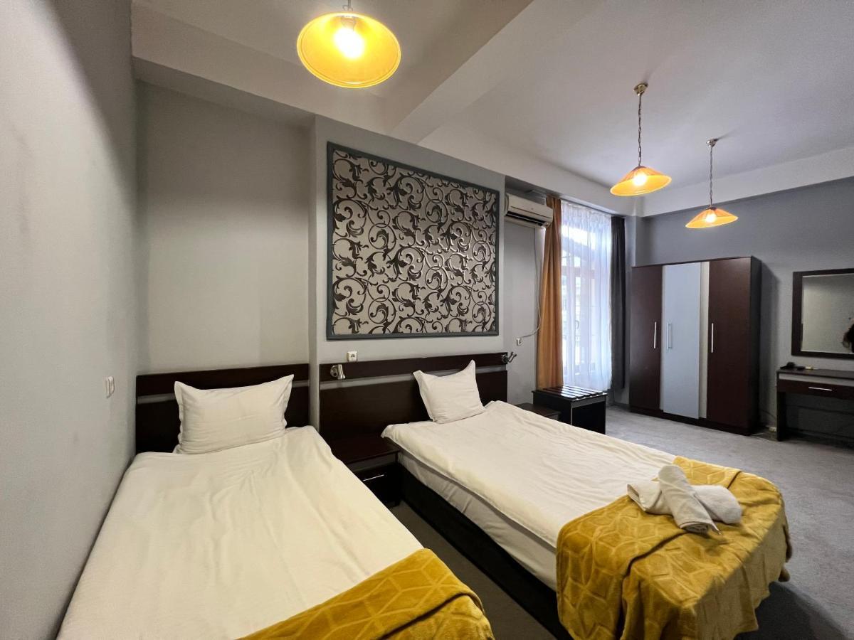 Family Hotel Central Choumen Extérieur photo