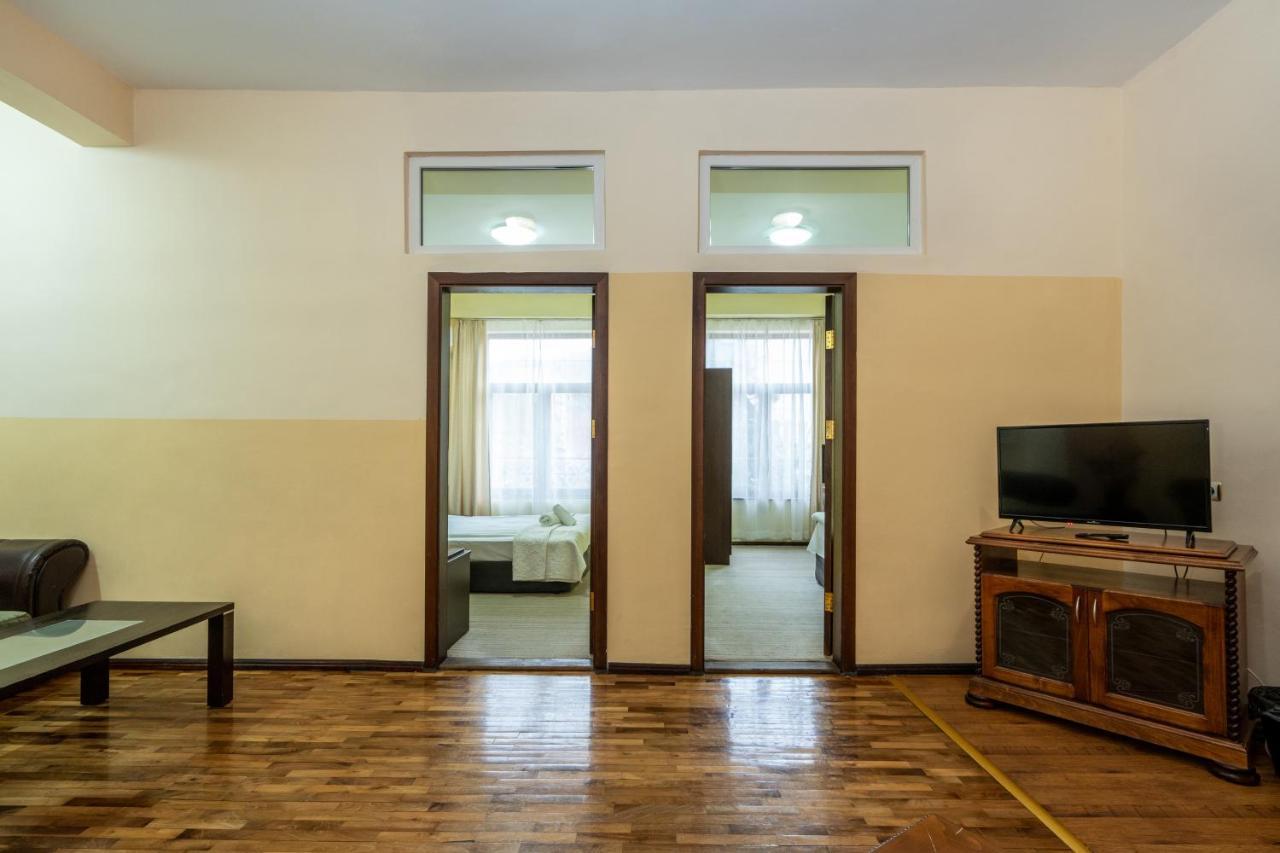 Family Hotel Central Choumen Extérieur photo